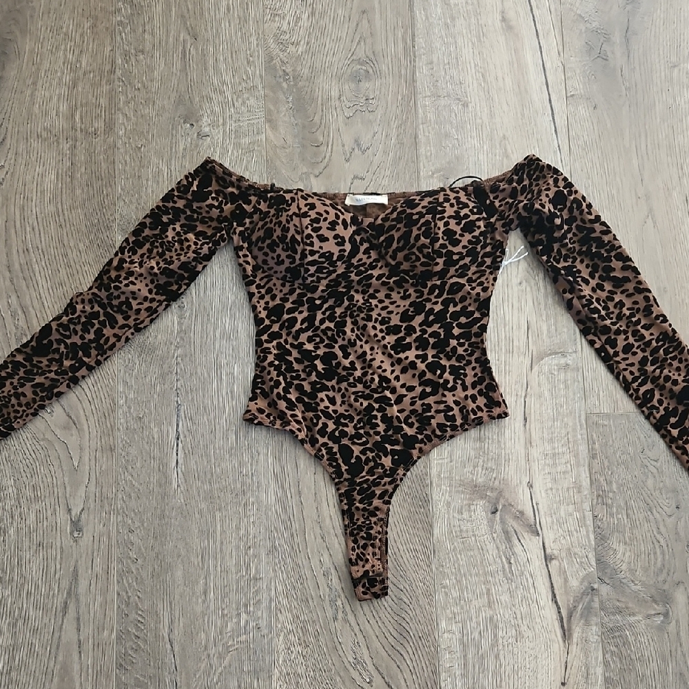 Leopard Print Off-Shoulder Bodysuit